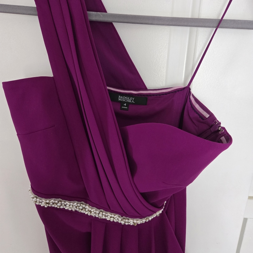 ONE-SHOULDER PLEATED STRETCH-CREPE GOWN IN PURPLE - Picture 2 of 6